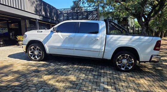 RAM 1500 5.7 V8 GASOLINA LIMITED CD 4X4 AUTOMÁTICO RAM 1500 5.7 V8 GASOLINA LIMITED CD 4X4 AUTOMÁTICO